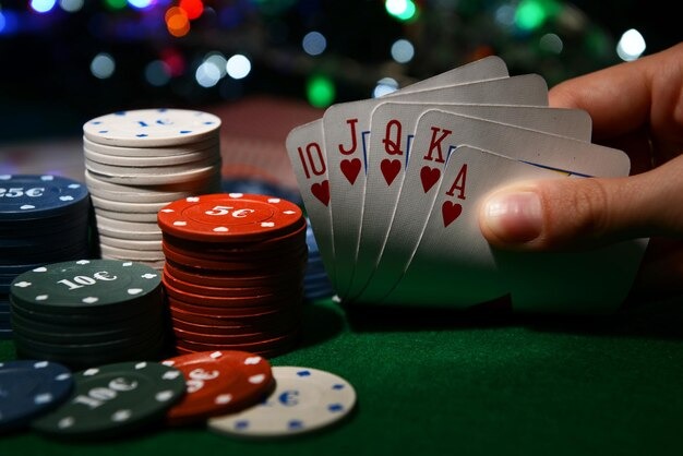 Live dealer table with multiple players